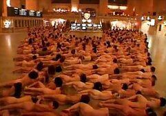 Nyaralás a tengerben, ez az, aranypart szex amit minden ember álmodik, hogy elfogadja a nehéz sorsa egy prostituált, majd folytassa a szülők a táska vastag. De ahhoz, hogy lehiggadj Istennel, ki kell cserélned valami különlegeset, ami a pénztáros, és úgy teszel, mintha tetszene neki. Egy színész szavai. Vannak olyan ritka esetek is, amikor a lányok szeretik a donort, ahogy van, de ebben a videóban a szerelemről beszélünk, de többet az anus átokról.